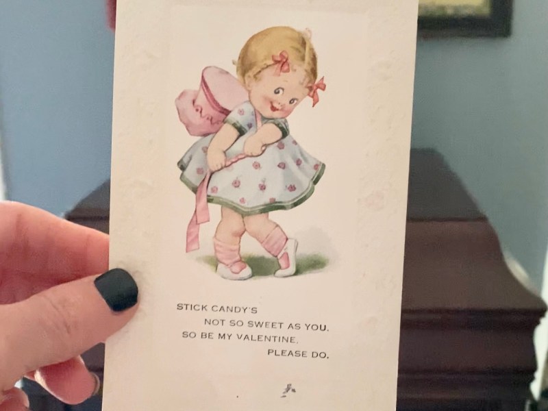 Decorating with Vintage Valentines Day&nbsp;Cards