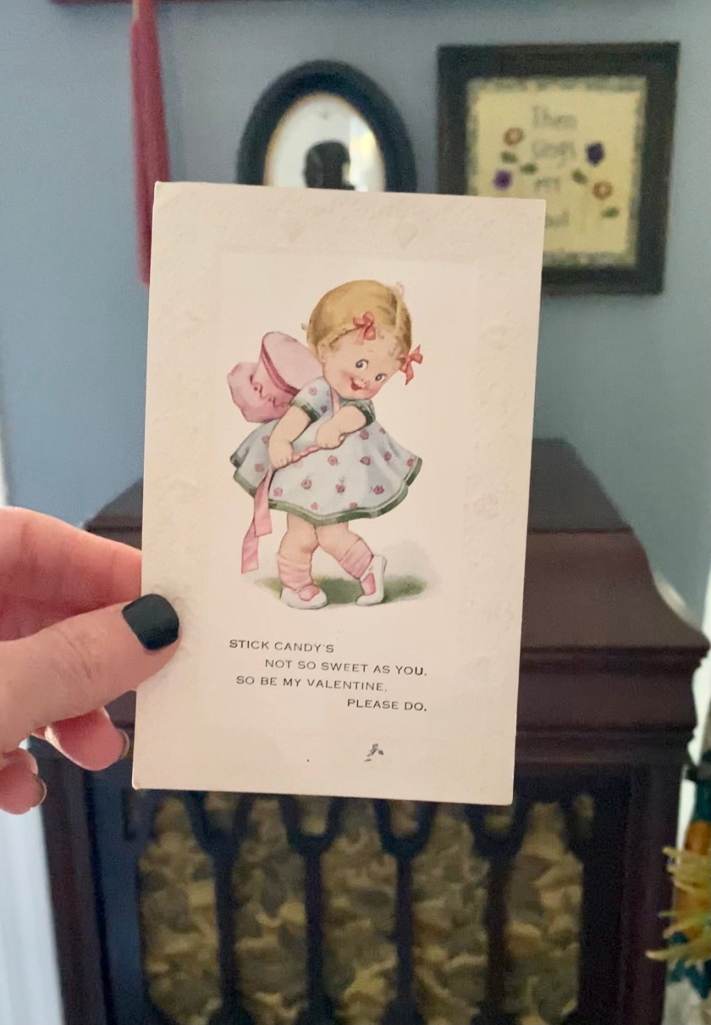 Decorating with Vintage Valentines Day&nbsp;Cards